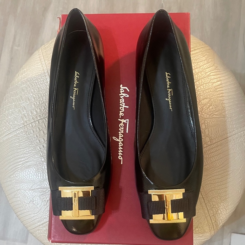 Authentic Salvatore Ferragamo Prato Flat Black